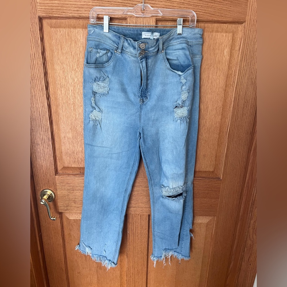 Risen Light Wash Distressed Women’s Jeans - Cropped High-Rise Style